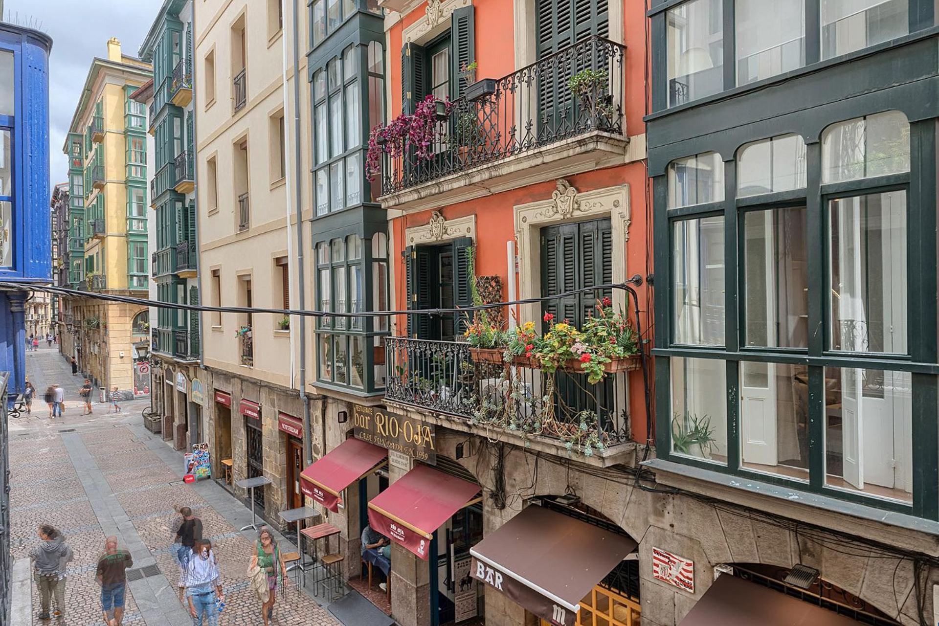 Moderno Y Lujoso En El Historico Casco Viejo Apartment Bilbao Luaran gambar